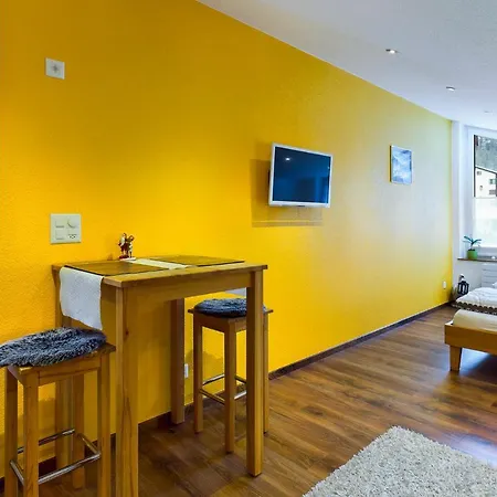 Hub Chalet * Tasch